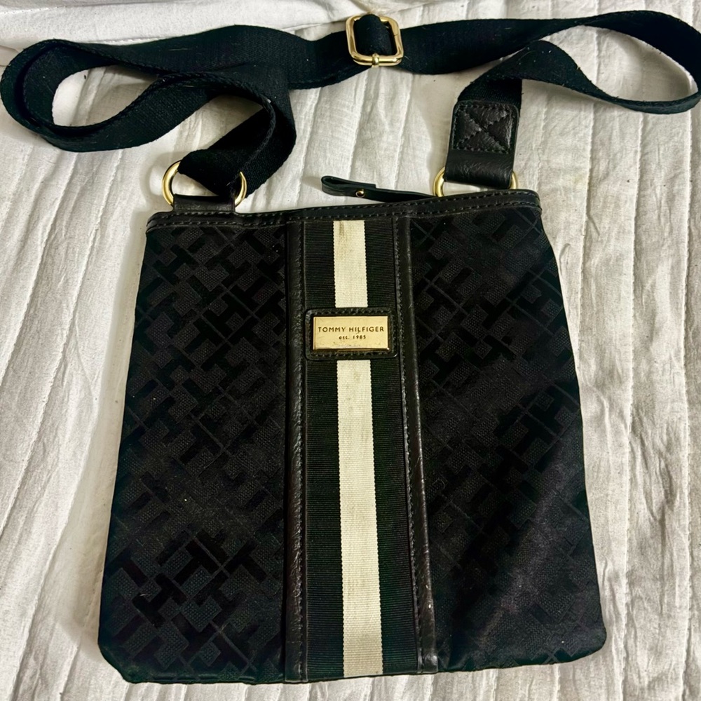 Tommy Hilfiger Black and White Messenger Bag